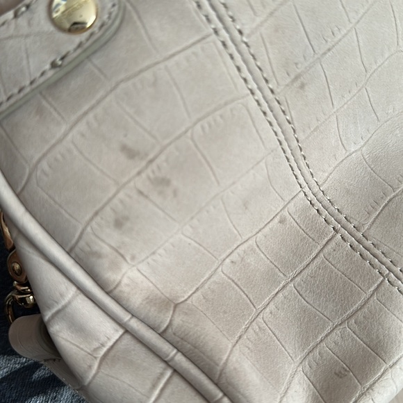 Uterque cream suede crossbody - Picture 4 of 4